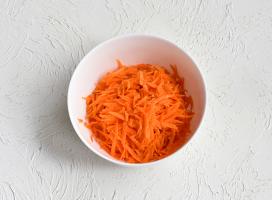 Драники из моркови с изюмом в духовке