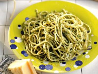 Спагетти с песто из зеленого горошка