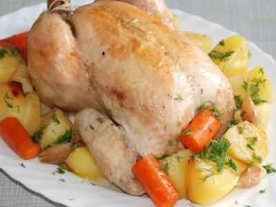 Курица с морковью и картофелем, запеченная в «рукаве»