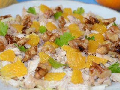 Салат с курицей, апельсином и карамелизированными орехами