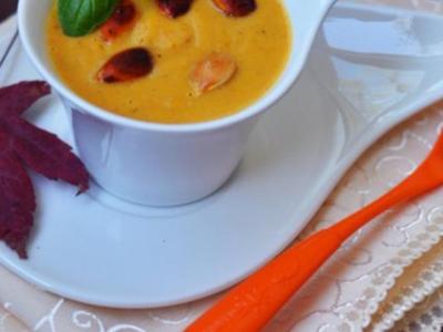 Крем-суп из тыквы и картофеля с печеным чесноком и имбирем