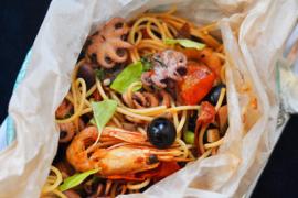 Спагетти с морепродуктами в 'конверте'