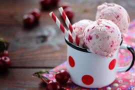 Домашнее мороженое 'Вишня в йогурте'
