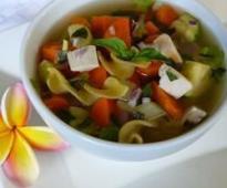 Сытный куриный суп с овощами