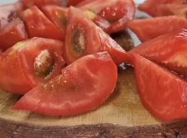 Приправа из листьев хрена и томатов