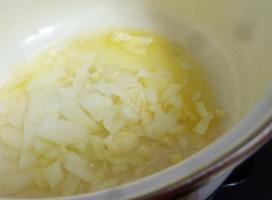 Томатный суп-пюре с сыром и вялеными томатами