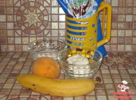 Молочный коктейль с бананом и персиком