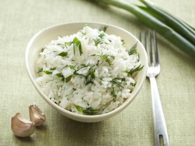 Рис с укропом, чесноком и зеленым луком