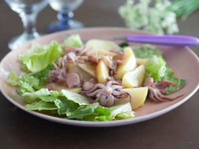Салат из мини-осьминогов с картошкой
