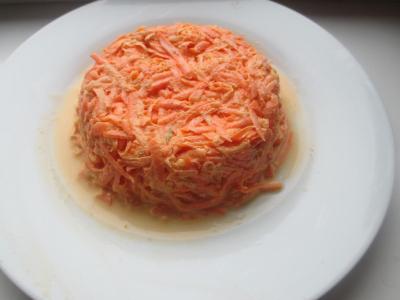 Салат из моркови с майонезом и чесноком