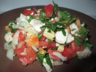 Салат с куриной грудкой и овощами