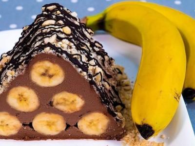 Десерт «Шоколадная горка» с бананами без выпечки