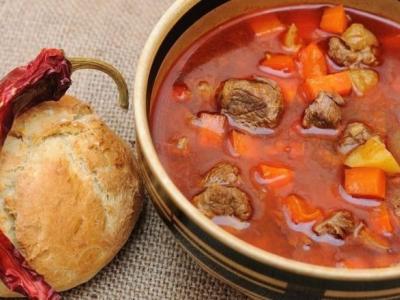 Венгерский суп с фасолью и копченостями